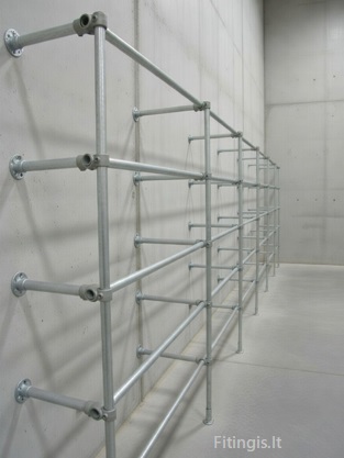 Modulinė vamzdžių lentynų sistema su veržiamais fitingiais